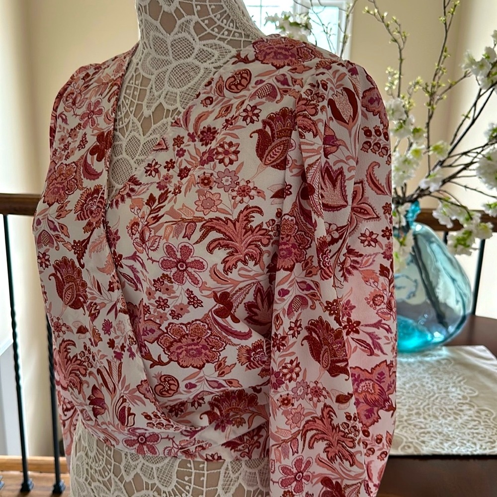 1.State cropped at the waist  floral blousy top size M with back tie
